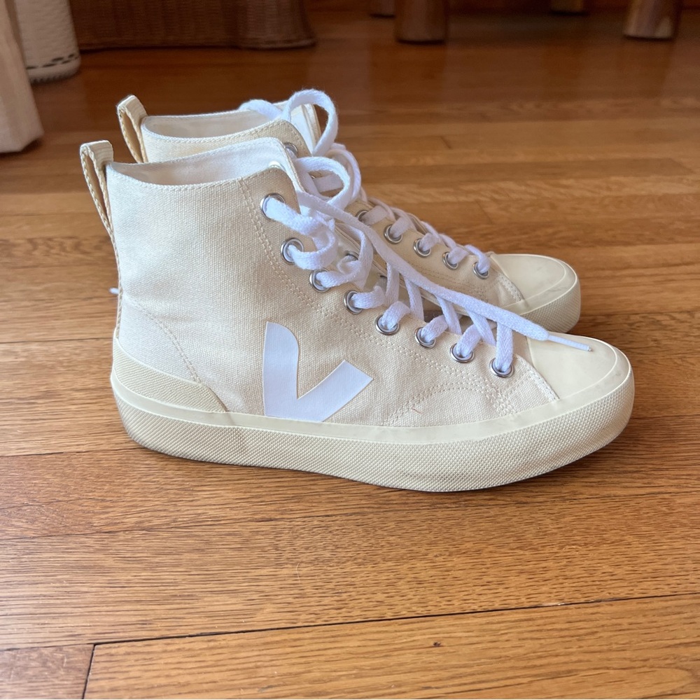 VEJA Women's High-Top Sneakers - Cream